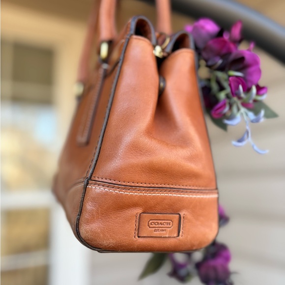 Y2K Coach Hamptons Turnlock Satchel | 11047 | RARE Coach Keychain |Like New - Picture 11 of 15